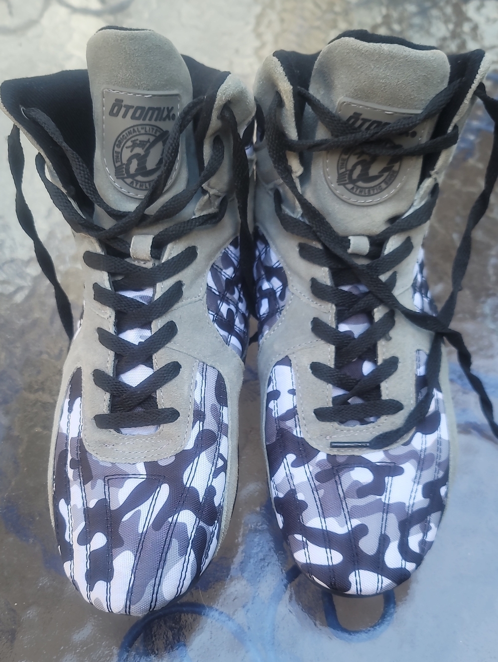 OTOMIX Men’s Gray and Black Camouflage Athletic Shoes